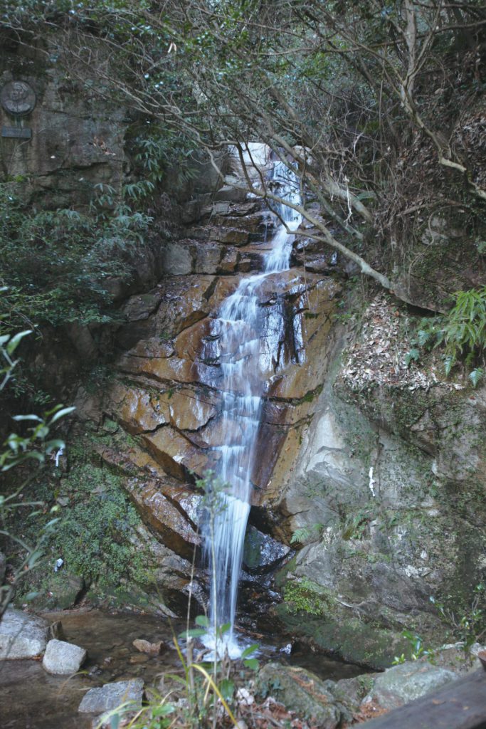 高座の滝