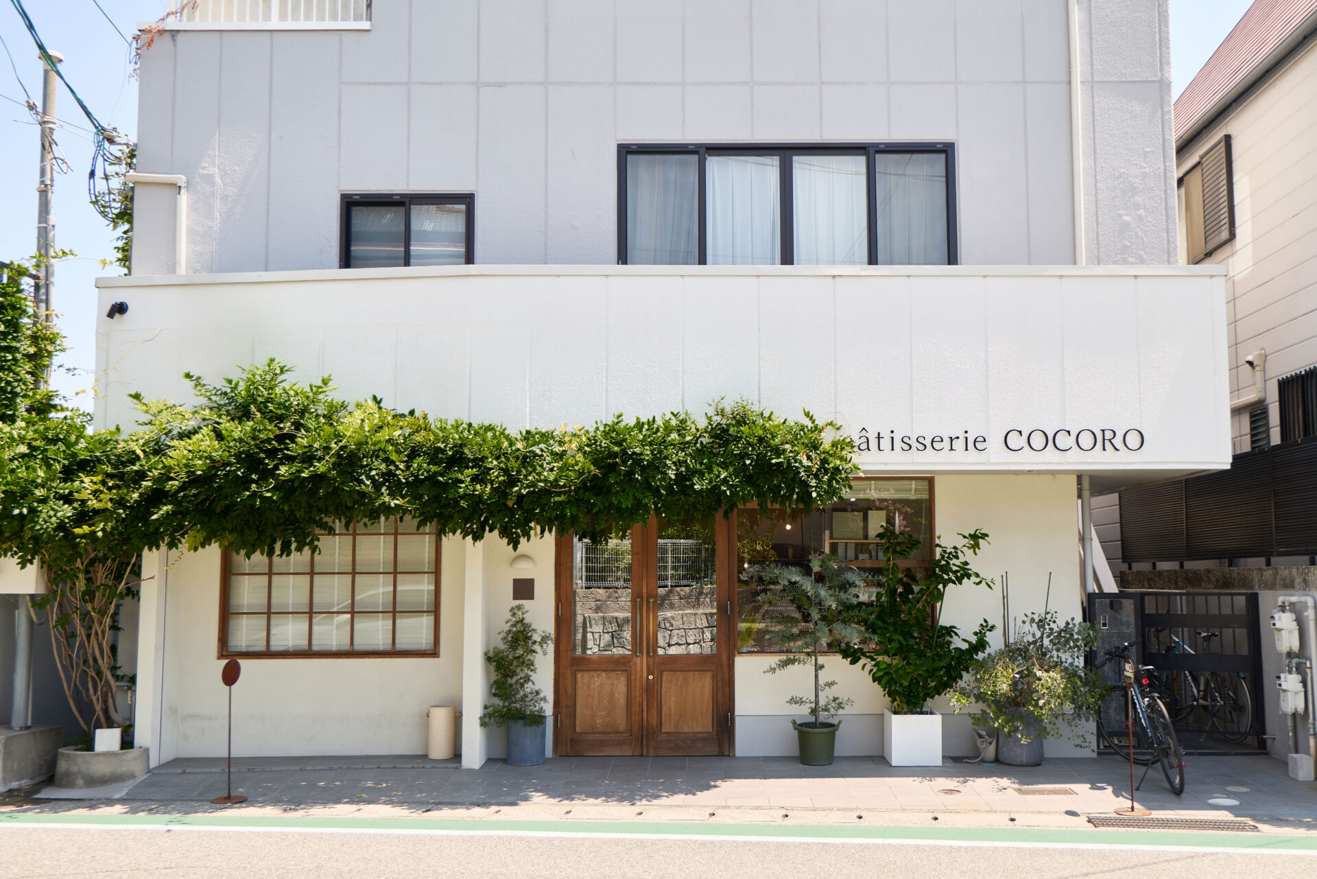 西宮・廣田神社近くの住宅街に佇む「パティスリーココロ」の店舗外観